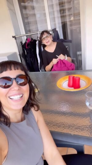 Alma Hätönen Instagram - Moikku, lähdin viikoksi moikkaamaan äitiä Espanjaan👋🥰 Tulin tänne etätyöskentelemään nyt, kun siihen oli mahis. Ollaan nimittäin joulu eri paikoissa, toinen Oulussa ja toinen Fuengirolassa 🌴Oon iloinen, että tartuin tähän hetkeen, sillä en vielä tiedä miten keväällä koulun alkaessa pääsen käymään vai pääsenkö ollenkaan. Oli ehtinyt tulla valtava ikävä ❤️