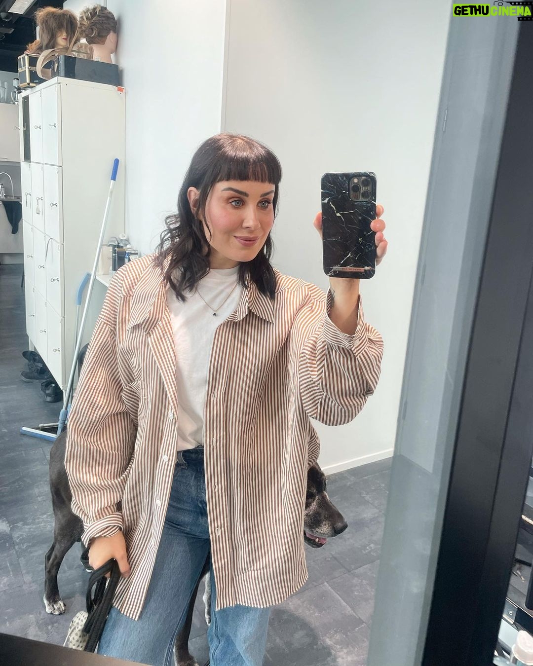 Alma Hätönen Instagram - Kun tutkii tän kuvan taustaa niin löytää kaikenlaista mielenkiintoista sälää ja tietty Shantin🙊 mut tulin tänne vaan sanomaan et ei tullut otsiskrapulaa niinku joskus tulee! Still love it!💜