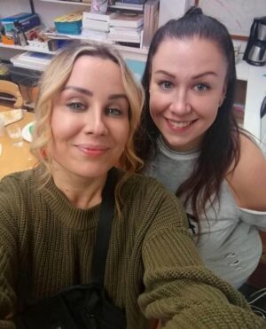 Alma Hätönen Instagram - Hyvää 40-vuotissyntymäpäivää sinä rakas suloinen siskoni. Toivottavasti siellä toisella puolellakin juhlitaan. Tiedän, että odotit tätä päivää ❤️

Rakastan ja ikävöin sinua ikuisesti🕊️