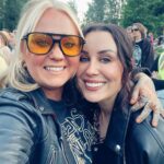 Alma Hätönen Instagram – Tänään juontokeikalla Puujärven hyväksi🌿 Lipuilla kerättiin 15 000 euroa hyväntekeväisyyteen 🥹 Pidetään luonnosta huolta yhdessä 💚 Karjalohja