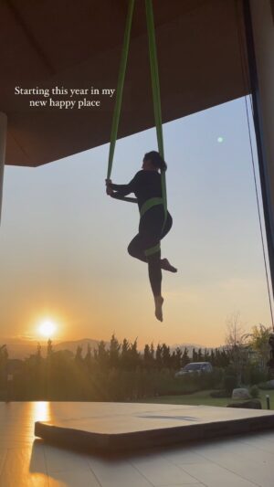 Alma Hätönen Instagram - Just me doing what I love in the most beautiful sunset🥹

#aerialhammock #aerial #thailand #sunset #explore #explorepage #foryoupage