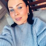 Alma Hätönen Instagram - Kävin eilen vähän kylillä nauttimassa kulttuurista🎭 The Pimpsons oli U P E A! Huomaan, että tulee nykyään käytettyä tosi vähän alkoholia (toki en ennenkään oo erityisemmin käyttänyt) ja se tuntuu hyvältä. Edelleen aion ottaa viinilasillisen jos toisenkin ystävien kanssa, jos siltä tuntuu. Valitsen kuitenkin nykyään selvästi useammin alkoholittoman vaihtoehdon ja ennen kaikkea kynnys siihen sosiaalisissa tilanteissa on matalampi kuin ennen🤩 Oon tosta valinnasta tänään kiitollinen, kun huomasin muutenkin kropassa ylivirittyneisyyttä ja leposykkeet oli korkealla. Nyt nappaan heti tästä kiinni ja lepään tänään vaikka tarkoitus oli opiskella ja hoitaa juttuja. Liian monta kertaa oon sivuuttanut nää selvät merkit, mutta en enää💜 Nyt siis 100% pötköttelyä luvassa!
