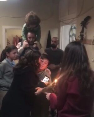 Alp Akar Instagram - 12 ve 13 benim için en anlamlı en güzel yaş günüm oldu. Unutamayacağım 2 sene tabiki @merveegirgin hocam @direnc ablam @dnzdd inanılmaz ekip başta yapım koordinatör  @selman_kolcu_ yönetmenim hocam @koraykerimoglu @muratkerasus hocam @serdargozelekli hocam @ozturkfehmi hocam ve @hazalkaya ablam  #hazalkaya @_burakdeniz abim  #burakdeniz @rehaozcan571965 abim  #rehaözcan @yagizcankonyali @uygur.nejat @zeynepselimogluofficial @omersevgiofficiall  @mehmetcan_mincinozlu @mehmetkorhan @ssahrasass pedagog @dilekcankayapdr ablam ve @actorsmanagement gerçekten çok şanslıyım muhteşem bir ekibin içindeyim en güzel hediye Bence bu Hepinizi çok seviyorum İyi ki varsınız #bizimhikaye @bizimhikayedizi #medyapimresmi @medyapimresmi #foxturkiye @foxturkiye sonsuz teşekkür ederim bana Emeği geçen herkese #bgfc ❤🚀✌