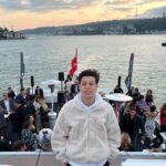 Alp Akar Instagram - Mükemmel bir projenin daha sonuna geldik herkesin ellerine, emeğine, yüreğine, sağlık buraya bir Yusuf bırakıyorum. İyi ki varsınız iyi ki yollarımız kesişmiş sevgiyle @serdargozelekli @senemzencir @bahadirince @nurdannerez @goldfilmyapim @yurekcikmazitrt @trt1 @atike_hinclier_cosan @vilmer67 #aylahaciogullari @toprak_karaoglu @actorsmanagement 🚀