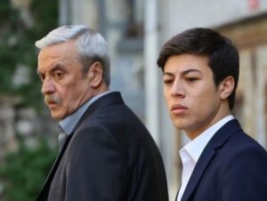 Alp Akar Instagram - Mükemmel bir projenin daha sonuna geldik herkesin ellerine, emeğine, yüreğine, sağlık buraya bir Yusuf bırakıyorum.  İyi ki varsınız iyi ki yollarımız kesişmiş  sevgiyle  @serdargozelekli @senemzencir @bahadirince @nurdannerez @goldfilmyapim @yurekcikmazitrt @trt1 @atike_hinclier_cosan @vilmer67 #aylahaciogullari @toprak_karaoglu @actorsmanagement 🚀