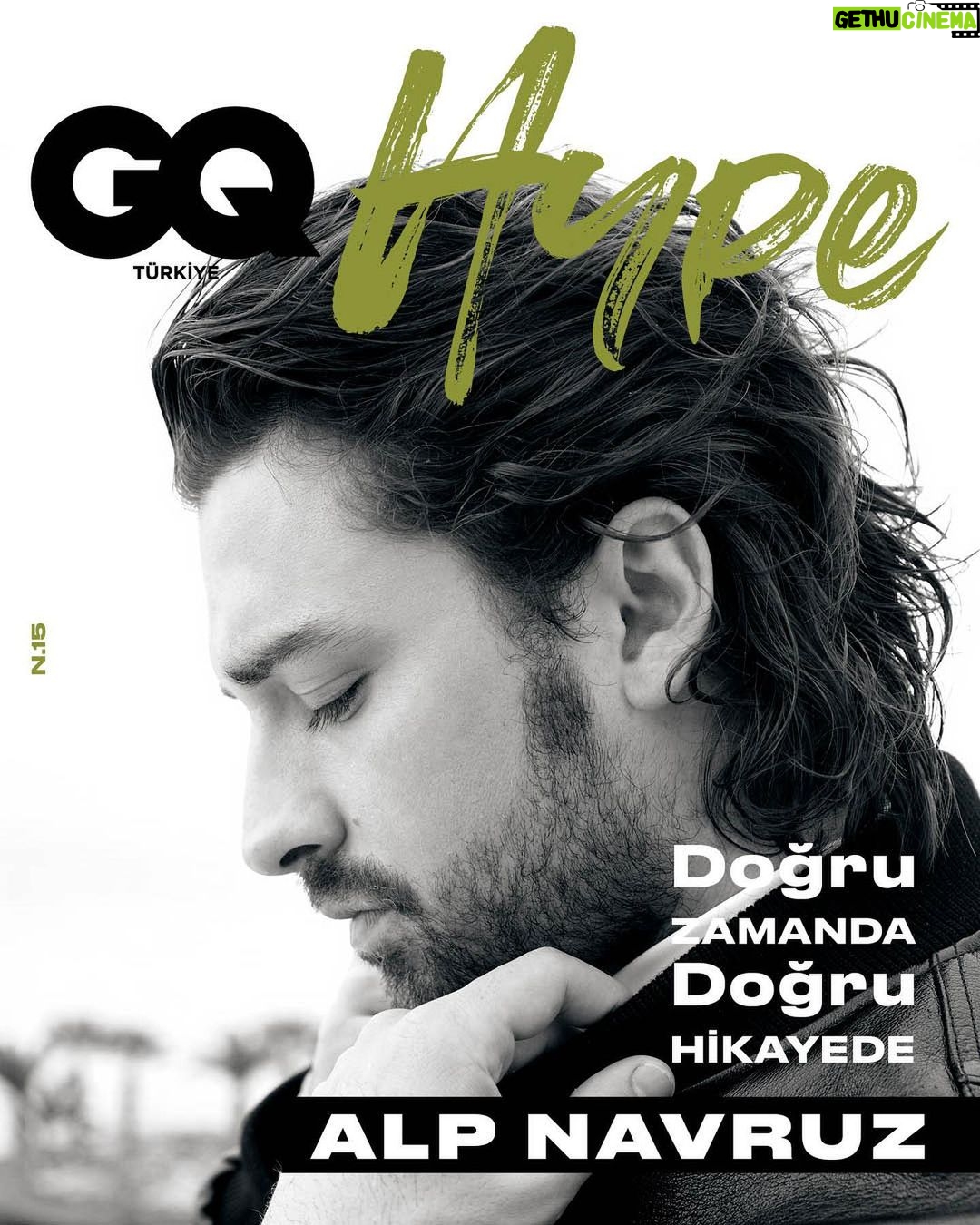 Alp Navruz Instagram - Merhaba, bu ay @gqturkiye ‘de ben varım. Çok keyifli bir çalışma gerçekleştirdik. Emeği geçen herkese teşekkür ederim 🤩 Yayınlar Direktörü: @ozguratanur Fotoğraf: @ali_kalyoncu Saç ve Makyaj: @akinunalofficial Moda Editörü: @erkanaltunay Saç: @akinunalofficial @yvesrocherturkiye Makyaj: Candan Şakar Kreatif Tasarım: Elif Alım Proje Koordinatörü: @bediz Proje Yönetmeni: Enda Şengünler Mekan: @regescesme #YvesRocher #AlpinKeşfi #YvesRocherTurkiye #dökülmeyeDURDE @yvesrocherturkiye