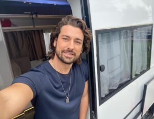 Alp Navruz Instagram - #caravan 🚍