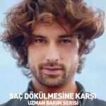 Alp Navruz Instagram – Reklam filmimiz bugün itibariyle yayında 🙇🏻‍♂️ Uzun ve keyifli bir yolculuk olsun, emeği geçen herkese teşekkür ederim 🙏🏻 

Siz de @yvesrocherturkiye ile olan keşfimle #DökülmeyeDURDE ‘mek için hazır mısınız? 🙋🏻‍♂️

#yvesrocher #alpinkeşfi #yvesrocherturkiye