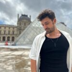 Alp Navruz Instagram - Mevsimsizlik 🌚 Museo del Louvre
