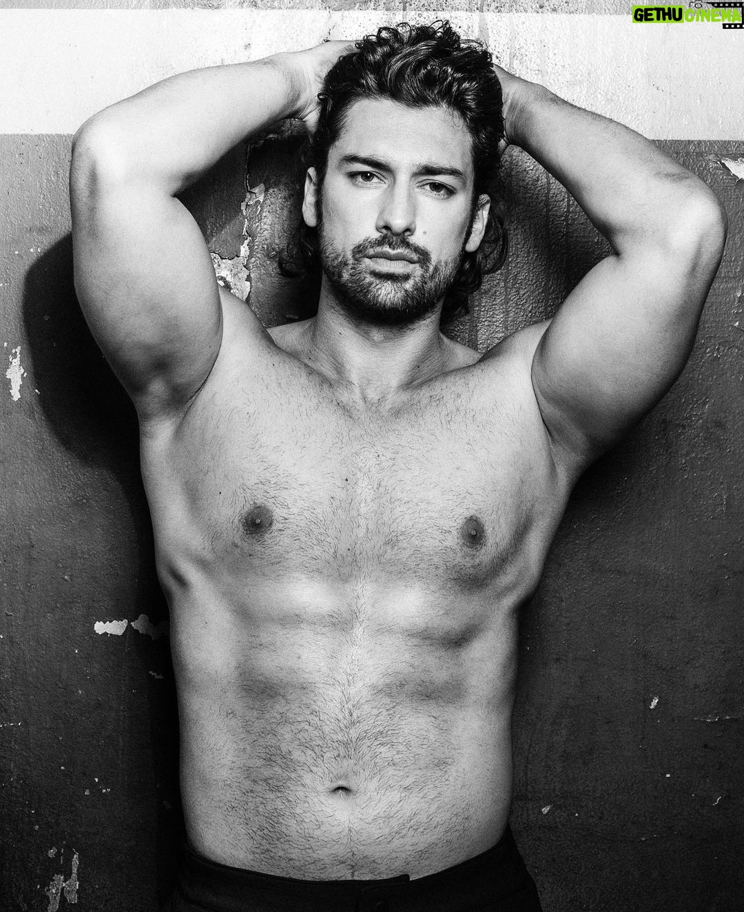Alp Navruz - 378.2K Likes - ⚫️⚪️