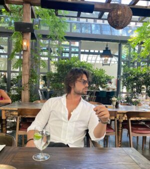 Alp Navruz Instagram - 🙇🏻‍♂️