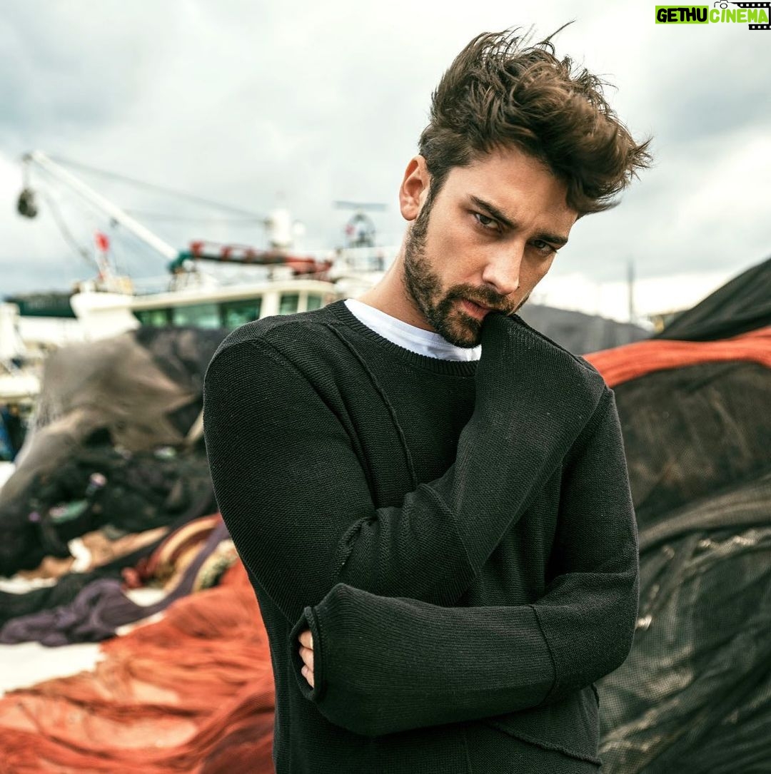 Alp Navruz - 381.8K Likes - İnsanlar, insanların içerisinde, insana hasret yaşarlar.