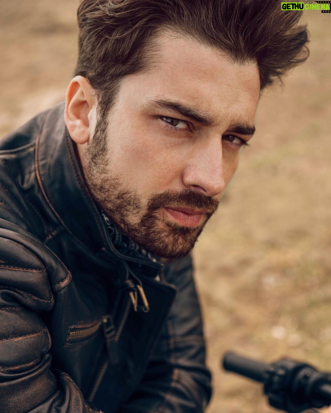 Alp Navruz - 382.6K Likes -