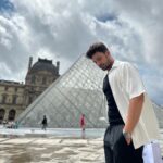 Alp Navruz Instagram - Mevsimsizlik 🌚 Museo del Louvre