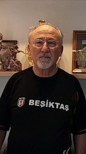 Altan Erkekli Instagram - Pazar günü oyuncaklar sahaya... #oyuncaklarsahaya  #forzabeşiktaş
#çarşıbeşiktaş