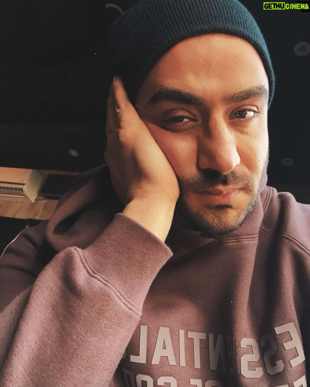 Aly Goni Instagram - Delete kar raha tha socha post kardu… đŸ˜‚ #photodump