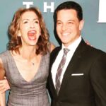 Alysia Reiner Instagram - This is my best friend Deb Cahn. She created a brilliant new streaming series called #thediplomat which is on @netflix as of today!! It’s smart and funny and insightful and all the actors are brilliant and the female team behind it equally so, and what are you waiting for?!? #watchitnow #femalefilmmakerfriday #femalefilmmaker #bestfriend #bestie #proudbestie #netflixfamily #netflixreunion The Paris Theater - New York