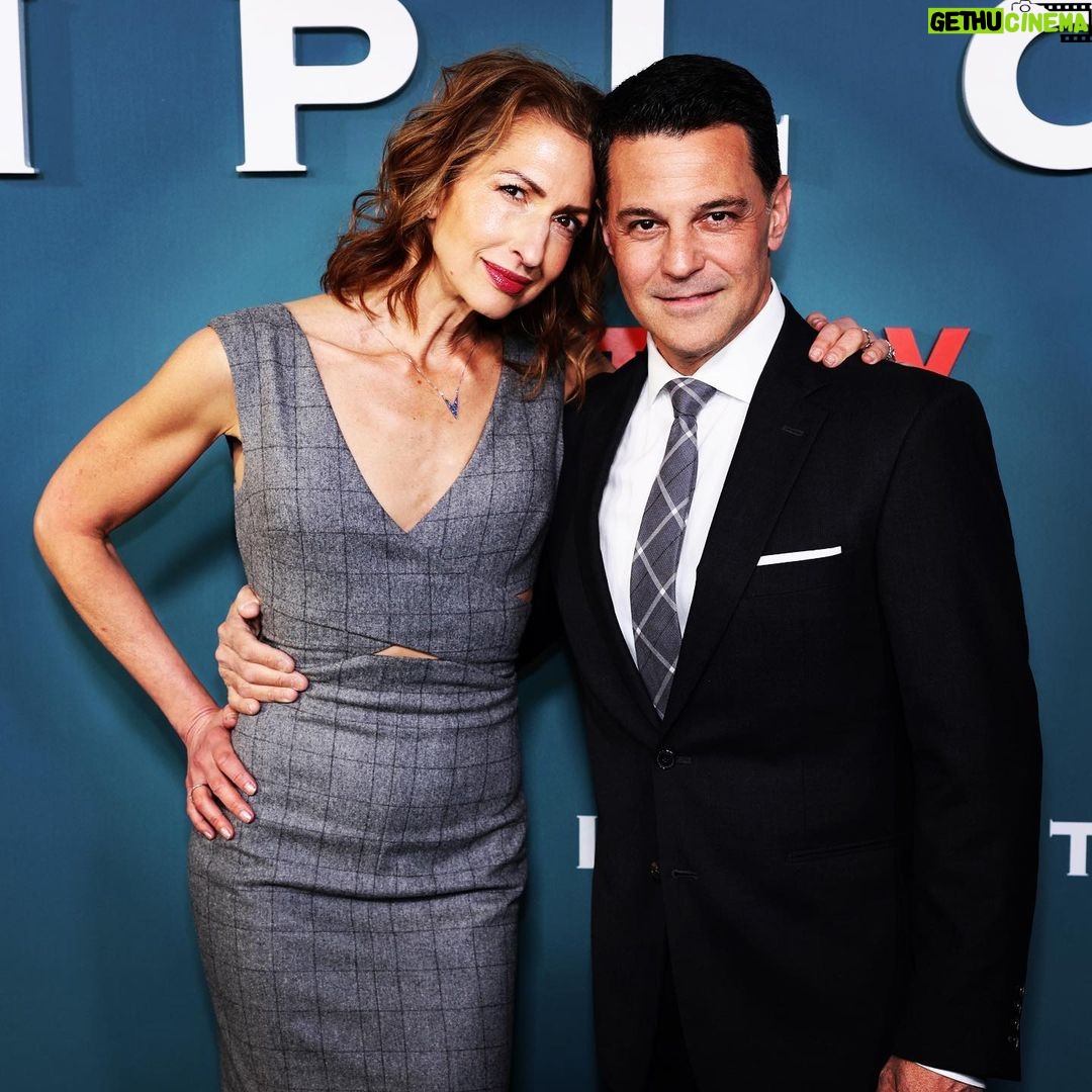 Alysia Reiner Instagram - This is my best friend Deb Cahn. She created a brilliant new streaming series called #thediplomat which is on @netflix as of today!! It’s smart and funny and insightful and all the actors are brilliant and the female team behind it equally so, and what are you waiting for?!? #watchitnow #femalefilmmakerfriday #femalefilmmaker #bestfriend #bestie #proudbestie #netflixfamily #netflixreunion The Paris Theater - New York