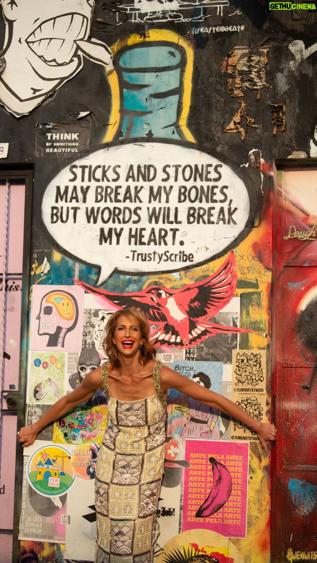 Alysia Reiner Instagram - Thank you @doyourumble for always letting me safety let go of all the HATE in the world. & beloved @lauriebbailey for your incredible photos and SOUL SISTERHOOD !! #boxing #workitout #doyourumble #rumble #letsgetreadytorumble