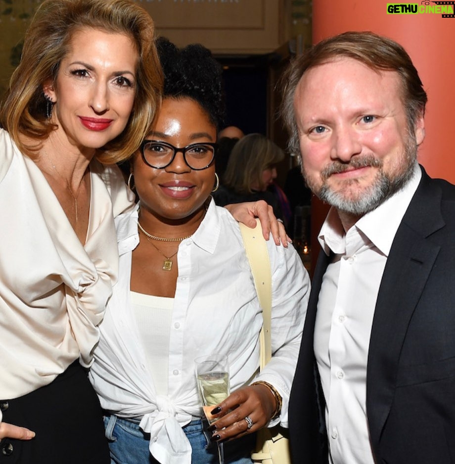 Alysia Reiner Instagram - About last night…. I got to meet one of my all time film heros @riancjohnson who is as kind compassionate & humble as he is genius & creative. THE NEW GLASS ONION @knivesout IS SUCH A TREAT!! @janellemonae is spectacular - as is whole cast but to say more about a mystery would be a smelly onion move so just make a date to see it soon & speaking of dates love you @lawrynlacroix for being mine last night ! Ps I can’t wait to see it AGAIN!! It’s sooooo gooooooood. #datenight #knivesout #glassonion #janellemonae #rianjohnson