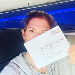Alysia Reiner Instagram - In solidarity with the women and girls in Iran, I’m sending a lock of my hair to Iranian officials. Join me. 

Check out @youvegotmailiran for more info. 

#youvegotmailiran #mahsaamini #opiran 

( I mailed as soon as I landed! Hi LA!)