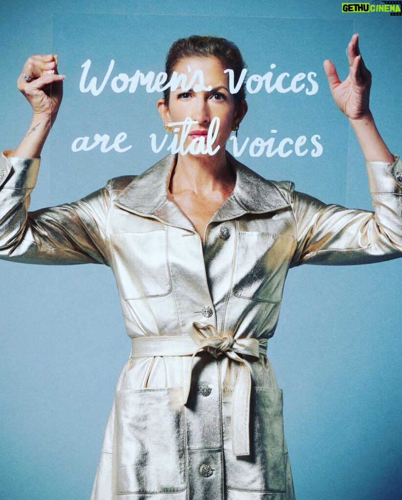 Alysia Reiner Instagram - Get a woman’s take. A true joy supporting women making films and the 8th annual Through Her Lens: The Tribeca CHANEL Women’s Filmmaker Program. I always see old friends, make new ones & get to meet incredible icons & LEGENDS (#annettebenning !!) Thank you @tribeca #janerosenthal #paulaweinstein @nancyellenlefkowitz for continuing to create true community. Love you @cindi_leive and all the incredibleness you bring to the planet w @themeteor &beyond. #ThroughHerLens #Tribeca #CHANEL #CHANELinCinema #femalefilmmakerfriday #femalefilmmakers #vitalvoices #tellanewstory #getawomanstake