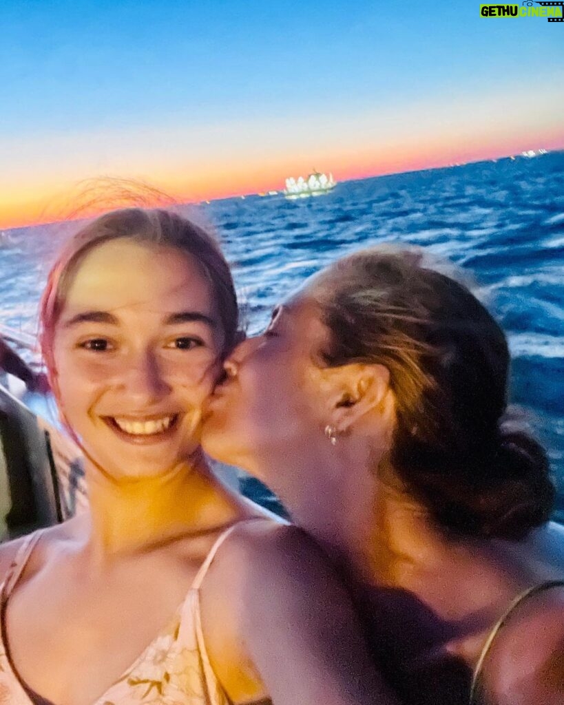 Alysia Reiner Instagram - Pardon me while I kiss the sky. #selfiesunday #livlaughlove #motherdaughter #youaremysunshine #loveyouliv Fire Island, New York