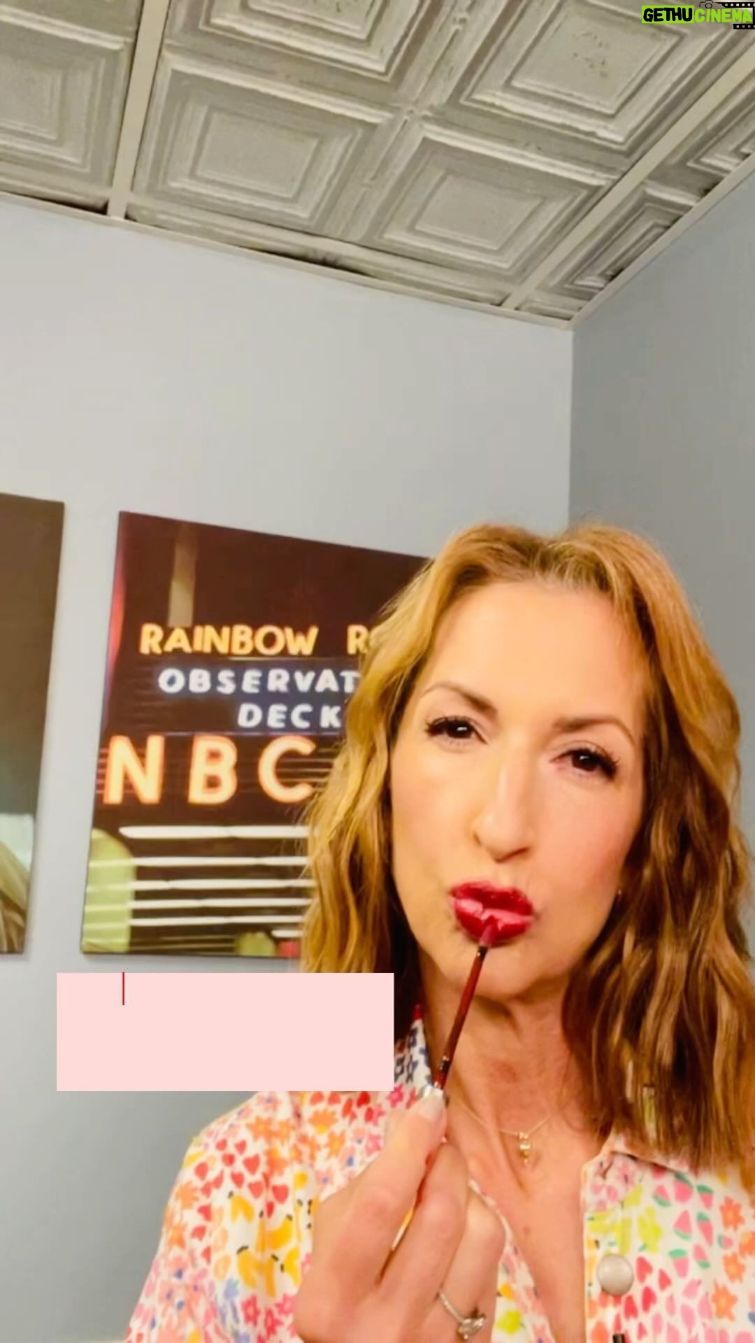Alysia Reiner Instagram - #DMGCTRL @izzyzerowastebeauty