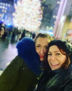Alysia Reiner Instagram - Find a tree & someone who inspires you & love & hug them both up. Happy complicated forgiving breathing growing giggling evolving healing resting easy holidays. Love you @carriepreston #happyholidays #hugatree #womancrushwednesday #wcw❤️ #seasonsgreetings #touristinmycity #miracleshappen #hope #faith #joy #rockerfellercenter #nyc #newyorkcity #bestcityintheworld Rockerfella Christmas Tree - NYC