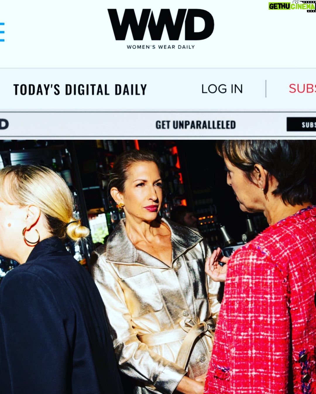 Alysia Reiner Instagram - Get a woman’s take. A true joy supporting women making films and the 8th annual Through Her Lens: The Tribeca CHANEL Women’s Filmmaker Program. I always see old friends, make new ones & get to meet incredible icons & LEGENDS (#annettebenning !!) Thank you @tribeca #janerosenthal #paulaweinstein @nancyellenlefkowitz for continuing to create true community. Love you @cindi_leive and all the incredibleness you bring to the planet w @themeteor &beyond. #ThroughHerLens #Tribeca #CHANEL #CHANELinCinema #femalefilmmakerfriday #femalefilmmakers #vitalvoices #tellanewstory #getawomanstake