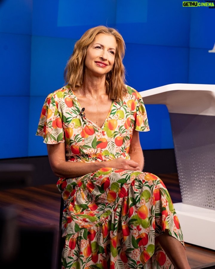 Alysia Reiner Instagram - Does anyone else love a good lip gloss as much as I do? Anyone want to end plastic pollution? Can we talk about it? I just decided its national lip gloss day on Thursday, so I will be on @talkshoplive this week, come chat with me about your love/hates in a lip gloss. Tune in Thursday at 8pm EST/5pm PST to talk lip gloss, zero waste and changing the world one lip gloss at a time. Link in bio. #nationallipglossday #talkshoplive #sundayfunday #ecofriendlymakeup #ecofriendlybrands #ecofriendly #makeup #lipgloss #tunein #selfcare #talkshoplive #zerowaste #zerowasteliving #plasticpollution