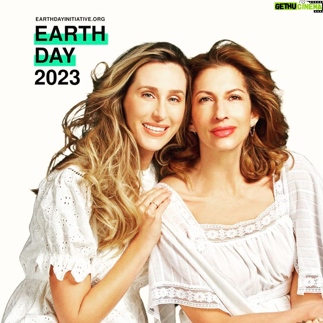 Alysia Reiner Instagram - Ever wonder what #zerowaste even means?? What the heck is ZERO WASTE BEAUTY? join me & @izzyzerowastebeauty founder @shannongcruz on the #earthday @earthdayinitiative virtual stage 2023! Today at 4pm EST. FREEE!! Link in @earthdayinitiative bio! @marchforscience #earthday2023 #climatefacts #climatechange #climateaction #earthdayvirtualstage #environmentaljustice #climateconversations Ps my dress is from a swap ! #vintage #swapmeet #circulareconomy Climate Clock
