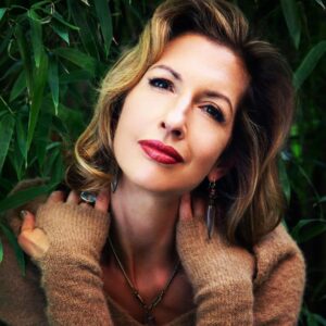 Alysia Reiner Instagram - What are you dreaming about?

It’s February, it’s full moon on Sunday, what are you intending or imagining? What brings you hope? 

This picture reminds me to pause & ruminate. To dream. To rest among the trees. What are you chewing on? Fuck resolutions, what are you grappling with? What are you questioning? What scares you? What excites you? 
Spill please. I got you. 

#tbt #daydreamer #rumination #treehugger #ruminantes #bambooforest #jejune