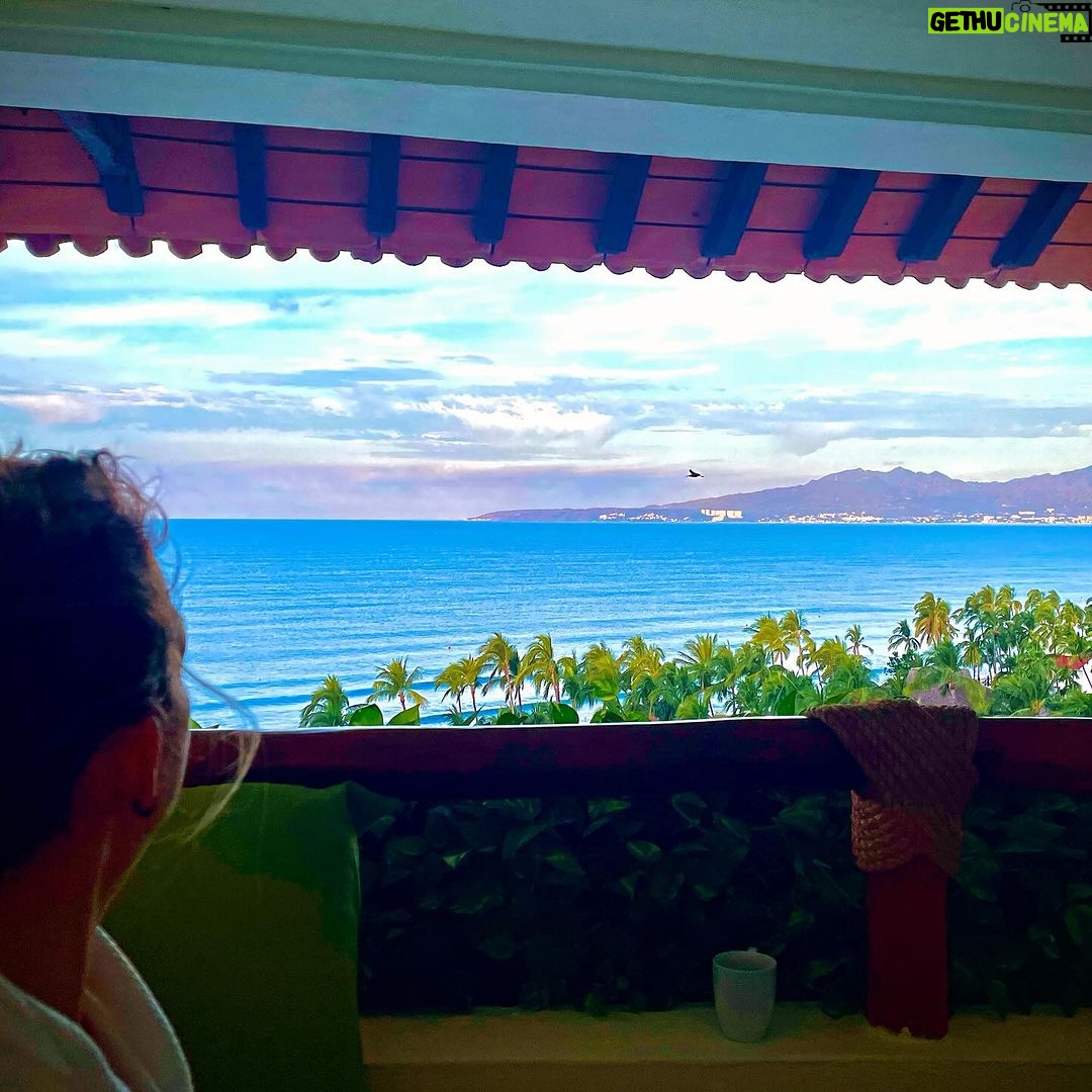 Alysia Reiner Instagram - “we must accept finite disappointment, but we must never lose infinite hope.” - Martin Luther King Jr. KEEP DREAMING. Thank you @grandvelasnay @velasresorts for giving me a place to dream & build back my hope. In the darker times on the planet, It is more important than ever that we take time to recharge. Part of that means letting myself FEEL. Feel the disappointment, feel the pain, feel the sadness, let it wash over you like the 🌊 waves…don’t be afraid, when we feel, we heal. And then we hope again. #myvelasexperiece #martinlutherkingjr #dream #vacationmode #mexico🇲🇽 #nayarit #recharge #hope #dream Grand Velas Riviera Nayarit