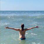 Alysia Reiner Instagram - Embrace it all. The good. The bad. Life. Death. I am reading @anipemachodron new book “ HOW WE LIVE IS HOW WE DIE” & going deep with letting go… it’s all transient. It’s all groundless. LET GO. cultivate letting go now so death isn’t so scary. Play with it. @andreagibson is my other best teaching in this way. And of course, ocean will always be my favorite teacher. Thank you, thank you thank you Ocean, your sound, your smell, your taste, your feel, you heal me. You come, you go, the waves, the molecules, you never cease to amaze, teach, and AWE me. Thank you @grandvelasnay @velasresorts for this truly unforgettable & extraordinary spot of refuge, joy, wonder & pleasure. #myvelasexperiece Grand Velas Riviera Nayarit