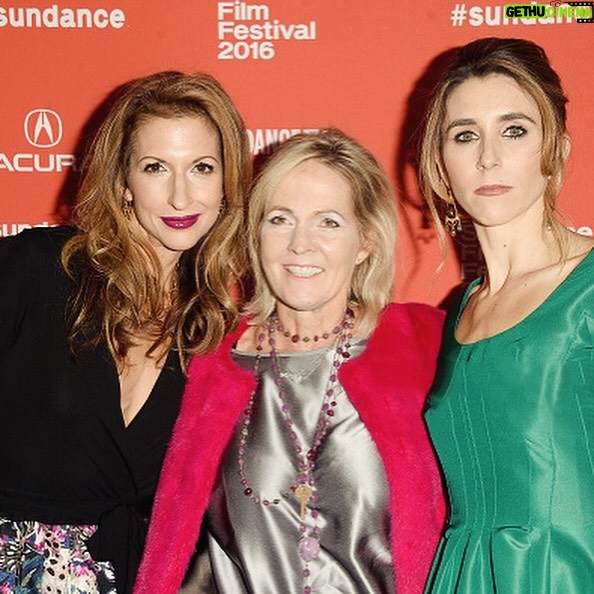 Alysia Reiner Instagram - Happy 40th Sundance!! Thank you for so many amazing years, memories, so many amazing films, so many amazing friends I’ve made, projects I’ve sold (!)… thank you for continuing to support me as a filmmaker and actress, thank you for @sundanceorg @sundancenow Collab and the magic and creativity it brought, particularly during the pandemic. Thank you for supporting the hopes and dreams of me and so many artists! I’ll never forget meeting @_robert_redford my very first fest… or @col.needham who started @imdb !!! Thank you @laura_k_lewis @tristent2 @leinerdylan @sonyclassics for making the year of @equitythefilm so incredible!! Check out this years fest & talent in person or online at https://festival.sundance.org/tickets/ #sundancefilmfestival #sundance40th #happybirthdaytoyou #birthdaylove #to40more Sundance Film Festival