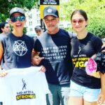 Alysia Reiner Instagram - Don’t let the AMPTP steal your joy. You own your own creativity. You own the magic & POWER of your imagination. & feels so so good showing up w/ beloved @oitnb & IRL family. The people united will never be defeated✊ #sagaftra #wgastrong #peoplepower #sagaftrastrong #sagaftrastrike #sagaftramember #union #unionstrong #workersunite #weareallinthistogether #hotstrikesummer #togetherwerise #motivationmonday #showup New York City Hall