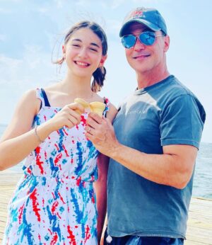 Alysia Reiner Instagram - How it started…How it’s going. 
She’s almost as tall as u now 
@davidalanbasche. You were an amazing dad even before Liv was ever born. It has been such an unexpected gift parenting with you, witnessing your growth & evolution as a dad. Falling in love with this other facet of your soul. Happy Father’s Day. 

Today also comes with some grief, as we became parents without our dads on this planet. I miss you daddy. 

To all the dads & all the kids & all the feels, my heart ❤️ is with you. 

#happyfathersday #fathersday2023 #fatherlessdaughters #fathers #thisis14 #howitstartedvshowitsgoing