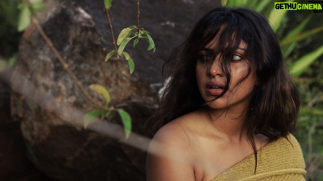 Amala Paul Instagram - Ten of a Kind 🌚🙌🏽 #funshoots #amalapaul