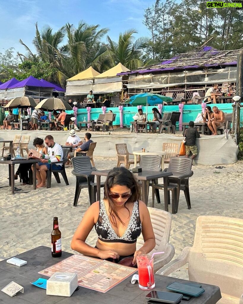 Amala Paul Instagram - “Seaside serenity” #beach #beachvibes #outdoor #Seaside #sunset #sky #colours #summer #goadiaries