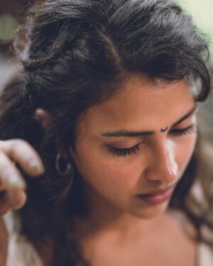 Amala Paul Instagram - Heaven helps those who help themselves. So do your best and let the higher power do the rest 💚🪬

#dream #believe #create #love #pray #repeat