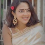 Amala Paul Instagram - Pongal, the month of thai (தை) holds great significance marking the transition to brighter days, symbolizes not just agricultural abundance but also spiritual renewal and the awakening of positive energies for a more prosperous life. May this pongal bring joy, harmony, and spiritual growth to your life. இனிய பொங்கல் நல்வாழ்த்துக்கள்! 🌾 సంక్రాంతి శుభాకాంక్షలు! 🌾 मकर संक्रांति की ढेर सारी शुभकामनाएं! 🌾 . . . Photos: @lerapush.photo Videos: @thenaveenutukuri Stylist: @rajvi_styles Make up: @_makeup_withlily_ Editor: @sivapuranam Managed by @connectbyocd #happypongal #pongalfestival #happysankranti #sankranti #harvestfestival #traditionalcelebrations #joyfulmoments #celebratingtraditions #festivevibes #culturalheritage #familytime #sweetpongal #traditionalcuisines #prosperityandhappiness #wishesandblessings #thalapongal #prosperousday