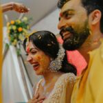 Amala Paul Instagram - Friends…Family…fun… Sunny smiles and golden moments at our Haldi ceremony 💛💛💛 Film @magicmotionmedia Events @simevents.in MUA @the_color_pallete Outfit @t.and.msignature Mehendi @mehandi_by_dilna #candidhaldi #haldiceremony #turmerictradition #mehendi #goldenmoments #indianwedding