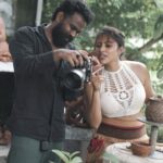 Amala Paul Instagram - Behind the scenes of a claytastic adventure💫 The #ClayPlayCrew Creative director : @viimal Production : @shyamal.ap Captured by: @_harikumar._ @haaary._ Photography assist : @_fahadh_x_ Loc : @terracraftskochi #handpottery #pottery #artwork #potterygram #ceramic #clay #handmade #craftsmanship