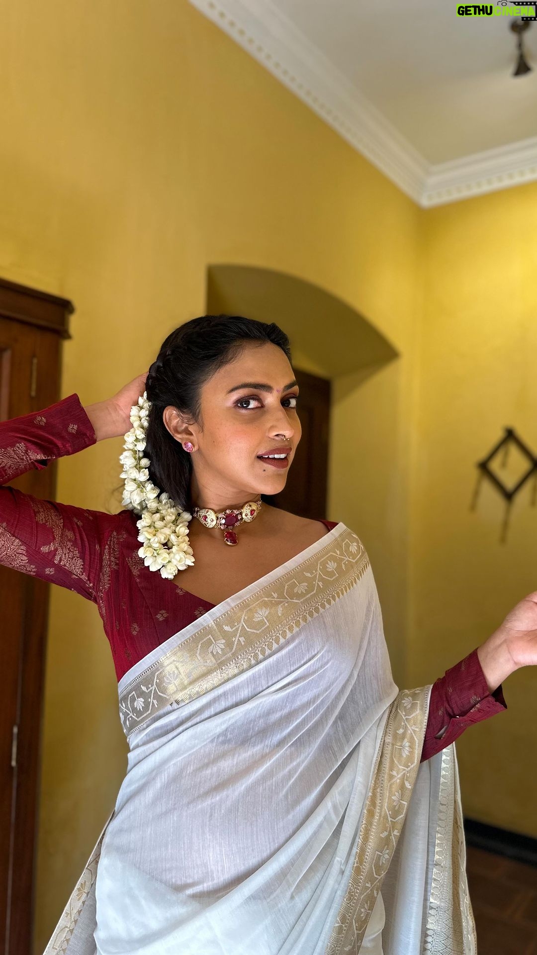 Amala Paul Instagram - When life hands you tanginess, turn into a rockstar! The wild transformation after devouring a Bilimbi fruit (irumban puli)- from sweet and traditional to fierce and untamed! 😋 #BTSFunTime #BTSVibes #Onam2023 #FunTimesOnSet #SareeSwag #SareeGlam #Rockstarvibe #rockstarlife #LiveLikeARockstar - #GoodVibesOnly #EnjoyingLife