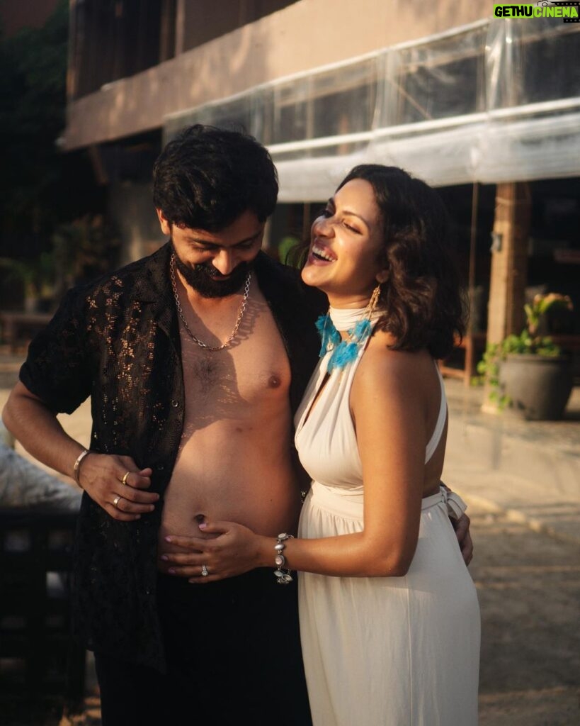 Amala Paul Instagram - Did you know? Research spills the beans that a man’s stomach grows almost as much as his wife’s during pregnancy! 👫🤰💑 Time to debunk the myths - it’s not just “SHE’S PREGNANT,” but “WE ARE PREGNANT!” Sorry Husband 😜 Hit that heart button if you’re on board with the revolutionary concept of shared pregnancy bumps 😏 Drop your thoughts in the comments below 🙃 . . . Directed by @imobinnn Shot & graded by @mohitkapil Managed by @connectbyocd #pregnancymyths #onewiththeotherhalf #wearepregnant #tummybuddies #sharedlove #loveisallweneed #wegotthatglow #PregnancyJourney #ExpectingParents #BumpWatch #ParenthoodAdventure #PregnancyJoy #BundleOfJoy #WeAreExpecting #BabyBumpChronicles #ParentingAdventure #PregnancyAnnouncement #JourneyToParenthood