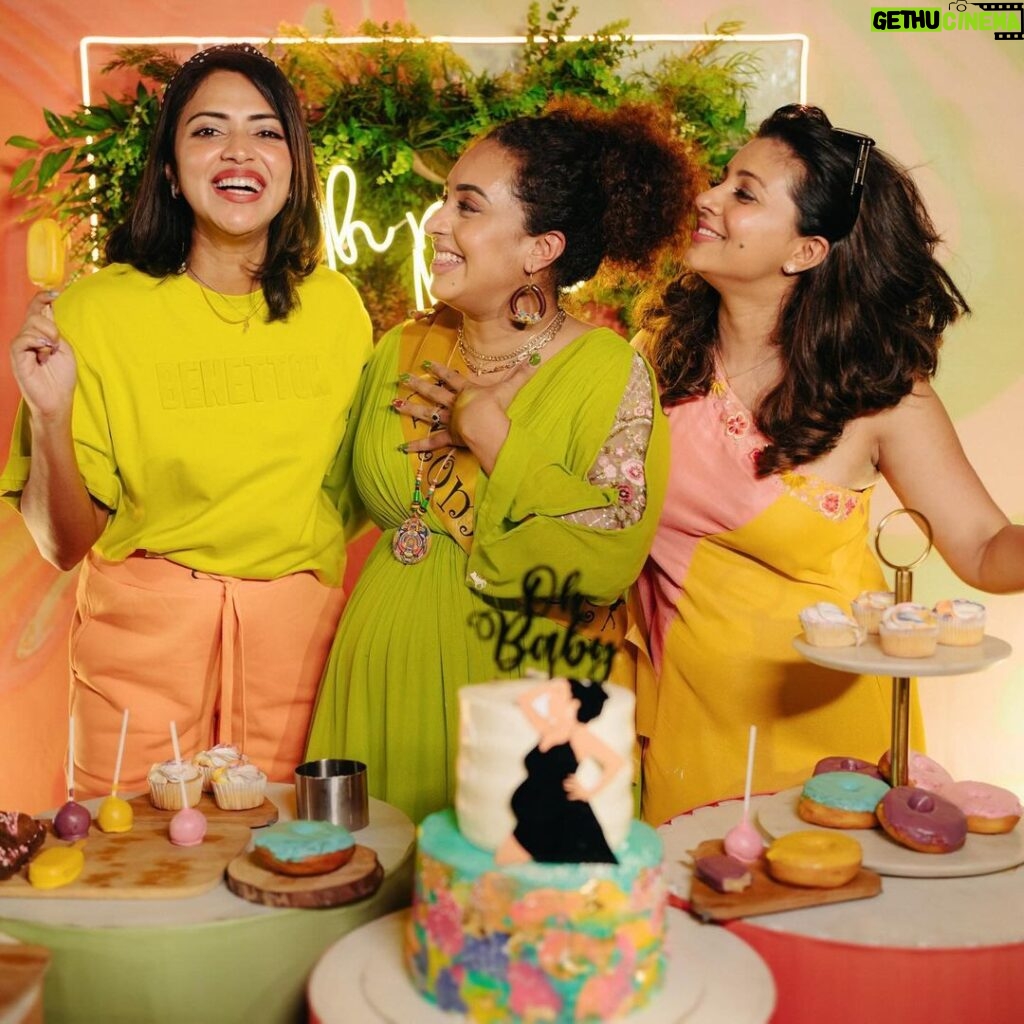 Amala Paul Instagram - A decade-long journey of love and friendship - celebrating Serah’s baby shower 🫄🎂 Cheers to Bff @rachel_maaney for throwing an awesome baby shower, the decor was just as colorful as our memories and journey together! 💖👶🏽 Congratulations @pearlemaany and @srinish_aravind for a magical new beginning! 🌈 Wishing all the happiness to the family for their new journey ahead! 🌟🤍 #babyshower