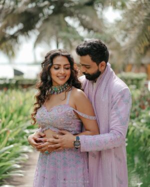 Amala Paul Instagram - In a Moment of Timeless Romance 💞✨🪬

#lovestory

Photography & films ~ @magicmotionmedia 
Outfit ~ @t.and.msignature 
Jewellery ~ @m.o.dsignature 
Hair ~ @akshatahonawar 
Makeup ~ @unnips 
Events ~ @simevents.in @4_seasonsevents
Bouquet ~ @florita_floral