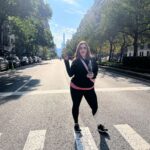 Amanda Jane Cooper Instagram - Always the best day in New York. He’s done it again! 16th marathon overall and 9th consecutive @nycmarathon. 🗽 So moved. So grateful. Way to go @andrewbellnyc. Plus bagels and boisterous cheering with @anniefdowns, @meredithtoering & MY MOM! Jewelry by @marrincostellojewelry New York, New York