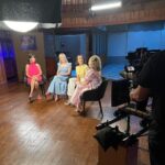 Amanda Jane Cooper Instagram - Behind the scenes of our “Popular” video shoot. 💁🏼‍♀️ Thank you @wicked_musical and @elleusa for debuting it TODAY! Honored to create with these incredible women. A pinch-me experience! #20thAnniversary Arranged by @backeys Makeup by @rachels_mane__flow Hair by @steve_schepis Directed by @david___holmes New York, New York